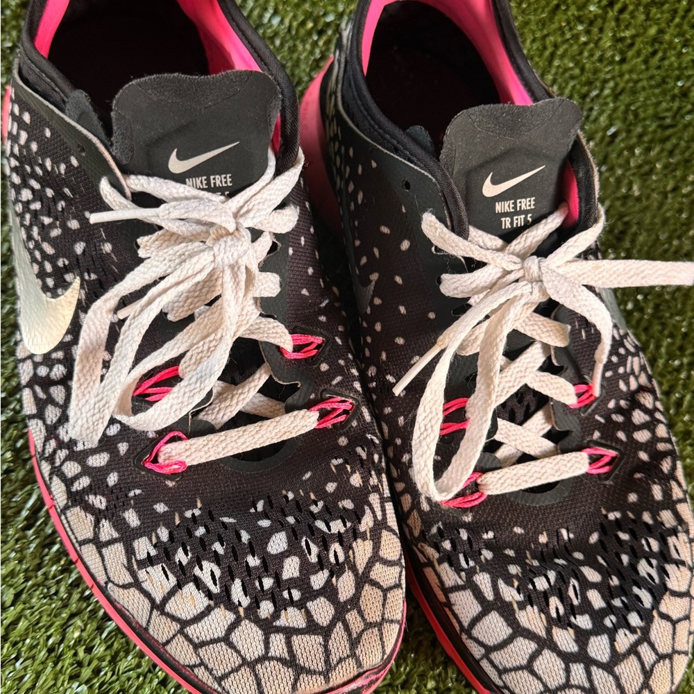 Nike Free TR Fit 5 Black and Pink Athletic Shoes